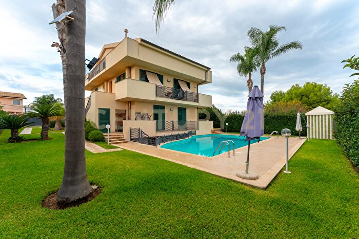 Casa con 12 locali in vendita in Via Spinelli, Augusta