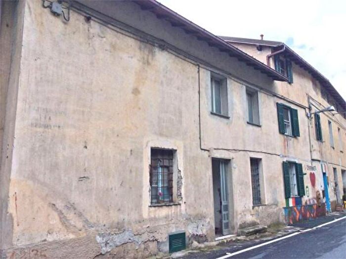 Appartamento con 6 locali in vendita in Via Pennavaire, Castelbianco