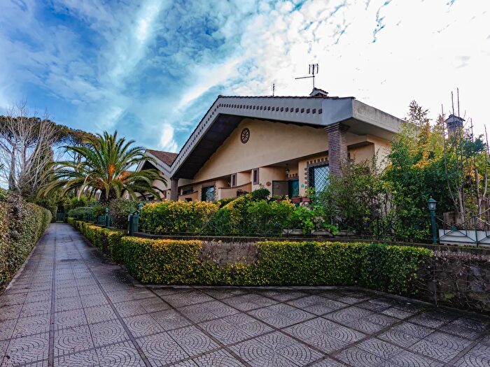 Casa quadrilocale in vendita in Via Antonio Lotti, Roma