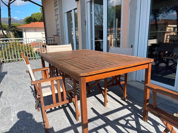 Appartamento quadrilocale in affitto in Via FFerrucci, Vittoria Apuana, Forte dei Marmi