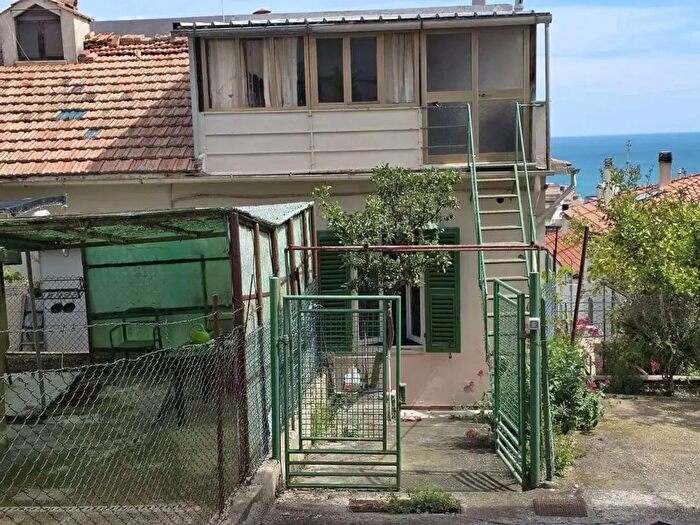 Casa con 7 locali in vendita in Falconara Marittima