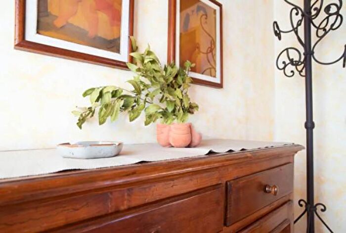 Casa bilocale in vendita in Via La Guardia, Marciana