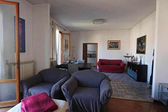 Appartamento con 7 locali in vendita in Via Castagnevizza Prato, Prato