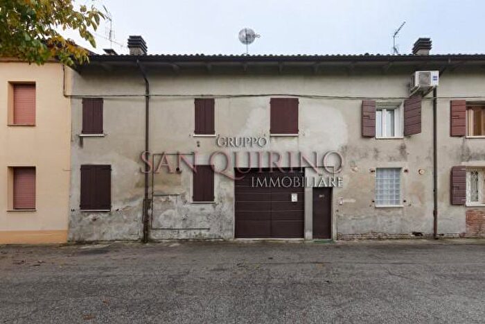 Casa con 5 locali in vendita in Via Longarini, Guastalla