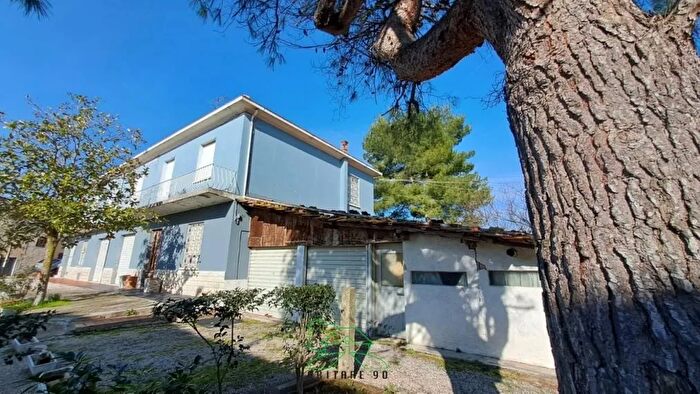 Casa con 7 locali in vendita in Località CarignanoFano, Fano