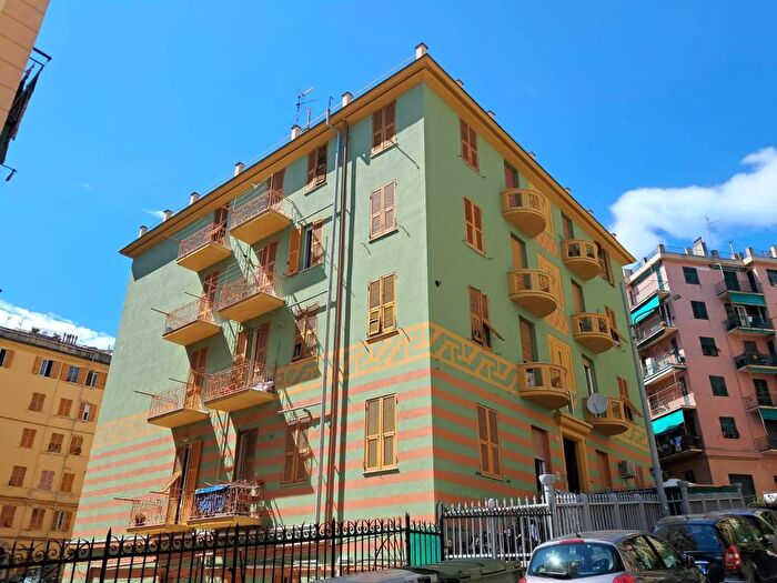 Appartamento trilocale in affitto in Via Marina di Robilant, San Fruttuoso, Genova