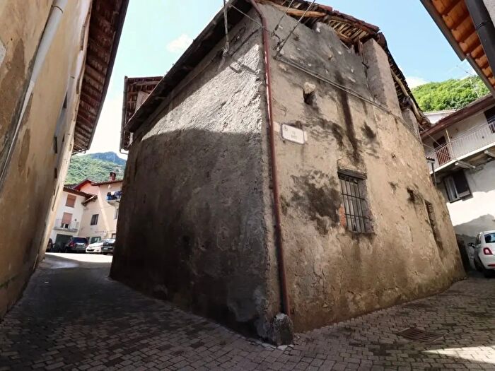Casa quadrilocale in vendita in Via Ratti, Ballabio