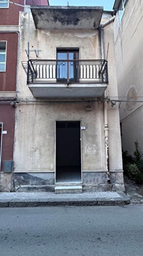Casa quadrilocale in vendita in Via Vespri, Scordia