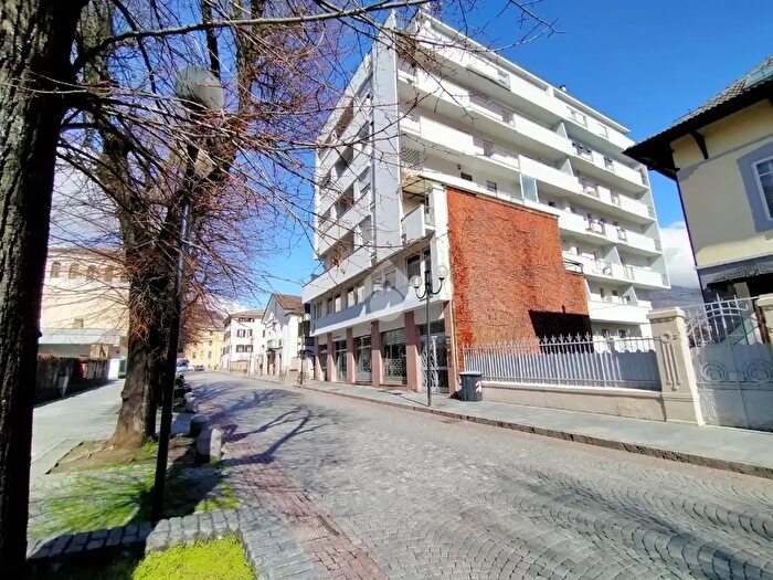 Appartamento con 5 locali in vendita in Via Xavier De Maistre, Aosta