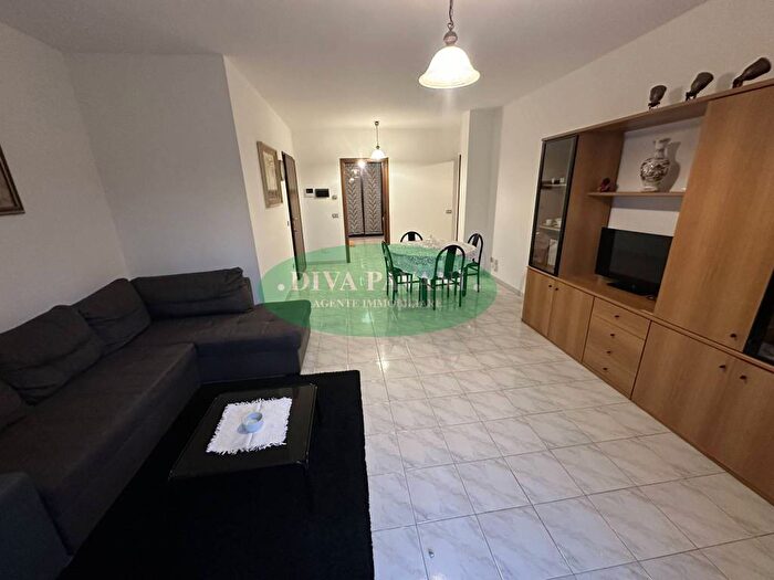 Appartamento trilocale in affitto in Via Spilamberto, Centro, San Donato Milanese