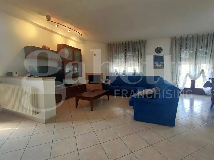 Casa con 5 locali in vendita in Porto Viro