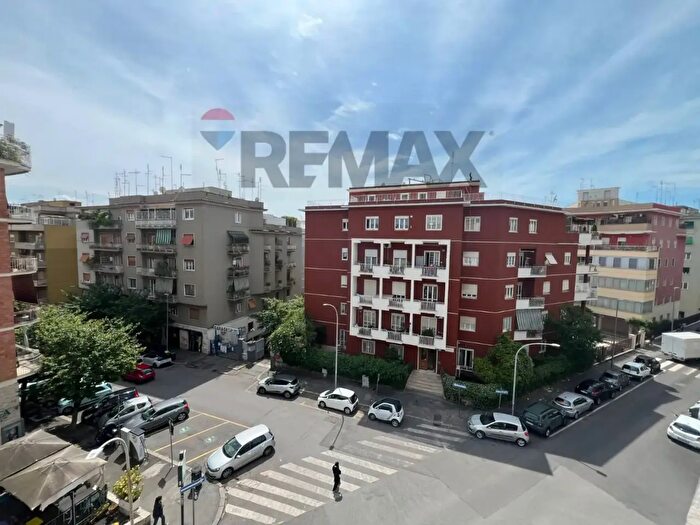 Appartamento con 5 locali in vendita in Via Giuseppe Mantellini, Roma