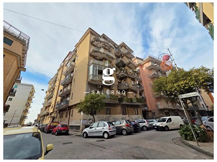 Appartamento quadrilocale in vendita in Via Donato Somma, Salerno