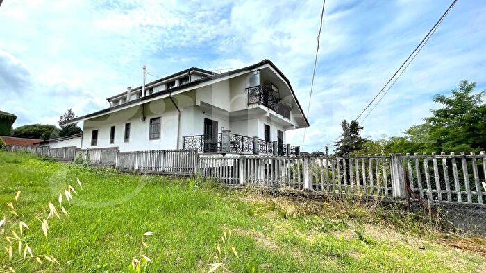 Casa con 12 locali in vendita in Via San Glicerio, Capriata DOrba