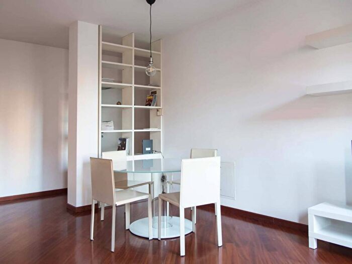 Appartamento trilocale in affitto in Via Magolfa, Navigli Darsena, Milano