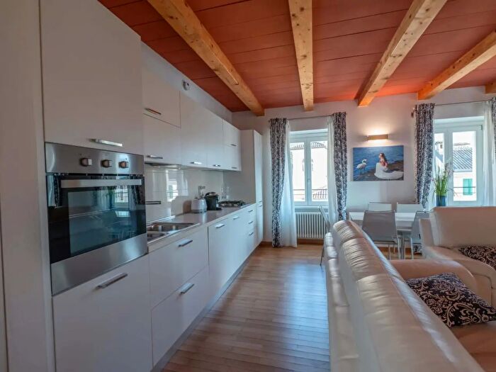 Appartamento monolocale in affitto in Via Roma, Laveno Mombello