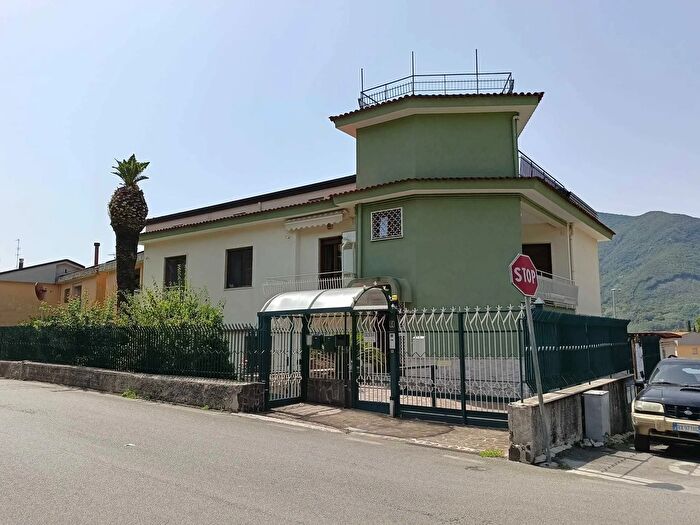 Appartamento con 5 locali in vendita in Via Giuseppe Vitale, Cava De Tirreni