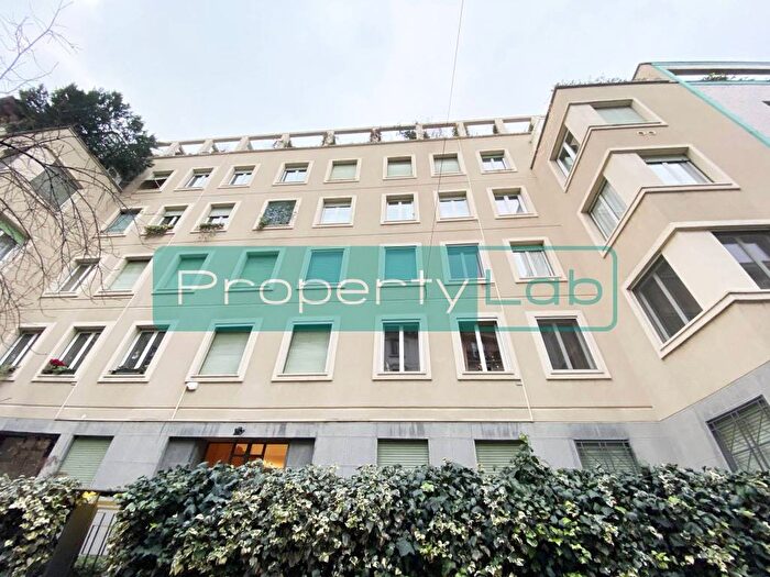 Appartamento trilocale in affitto in Via Goffredo Mameli, Indipendenza, Milano