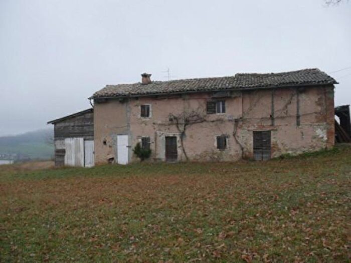 Casa con 6 locali in vendita in Serramazzoni