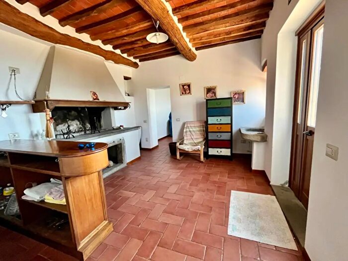 Casa con 10 locali in vendita in Marliana