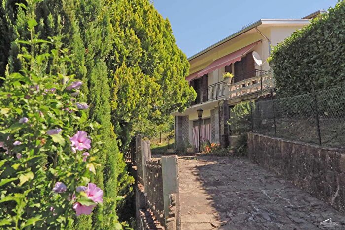 Casa con 6 locali in vendita in Casola In Lunigiana