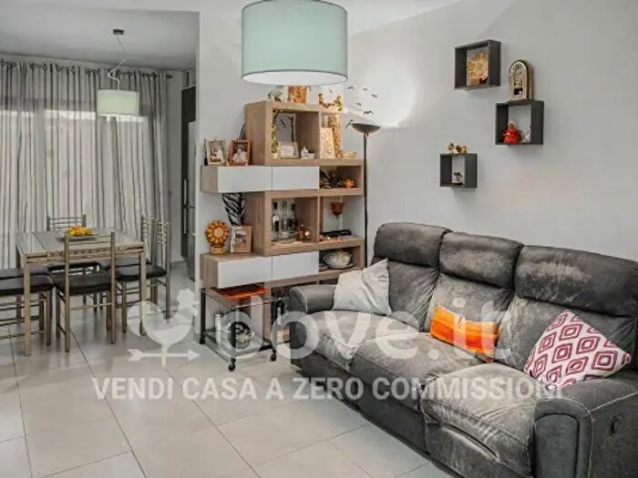 Appartamento trilocale in vendita in Via della Resistenza, Zumpano