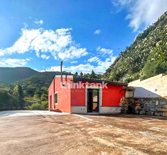 Casa in vendita in Grotta dell Acqua, Centuripe
