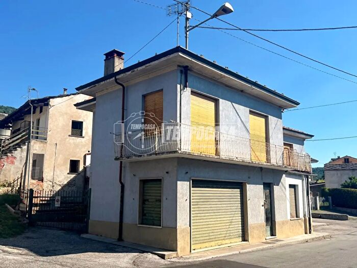 Appartamento con 10 locali in vendita in Via Barge, Paesana