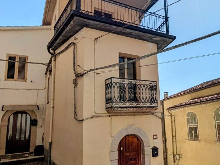 Casa quadrilocale in affitto in Vico Chiaia, Carpinone