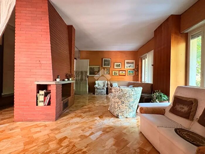 Appartamento con 8 locali in vendita in Via FLli Rosselli, Asti