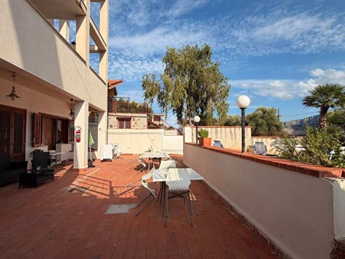 Appartamento quadrilocale in affitto in Via Tolomea, Mondello Valdesi, Palermo