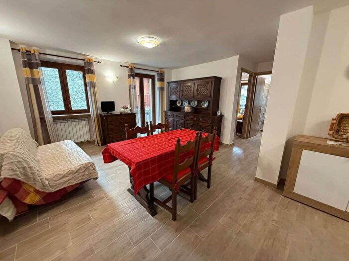 Appartamento trilocale in vendita in Via Ortigara Cesana Torinese, Cesana Torinese