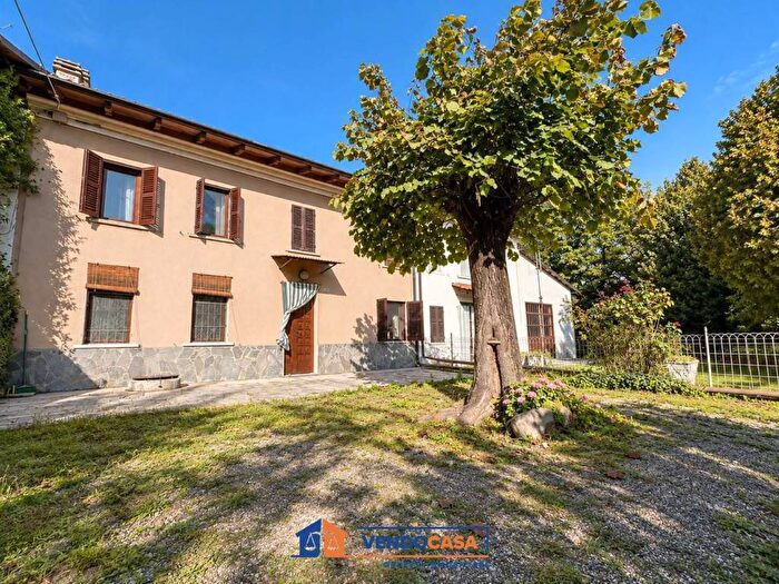 Casa quadrilocale in vendita in Regione Crivelletto, Castelnuovo Belbo