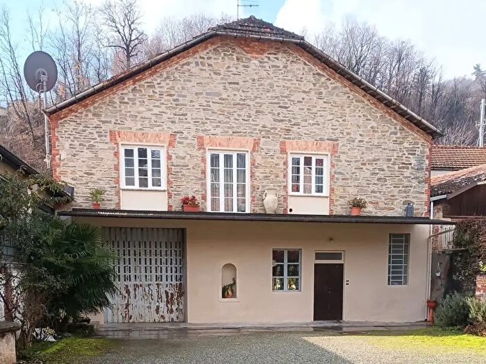 Casa con 6 locali in vendita in Verzuolo