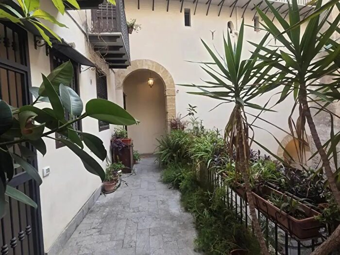 Appartamento quadrilocale in vendita in Via Ruggero Mastrangelo, Palermo