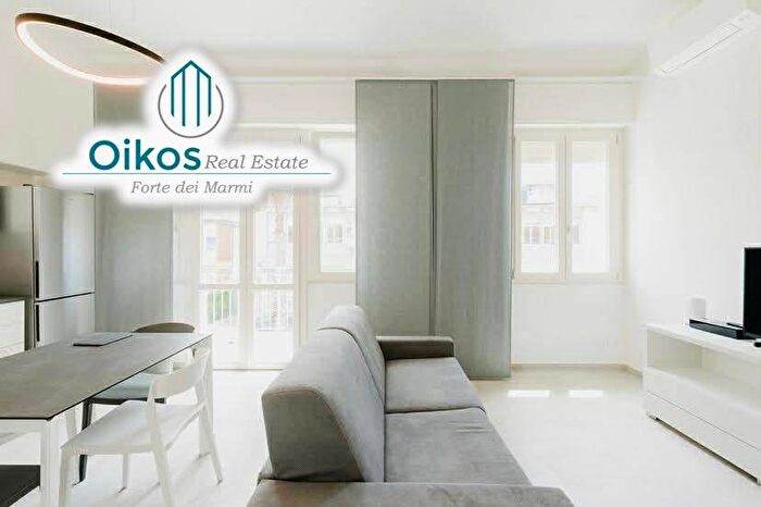 Appartamento trilocale in affitto in Via Ugo Foscolo, Pietrasanta