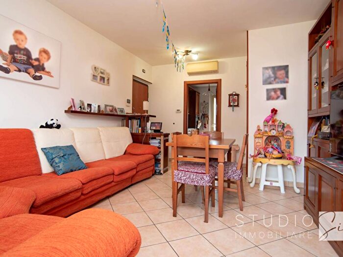 Appartamento con 5 locali in affitto in Via Lunga, Pistoia Ovest, Pistoia