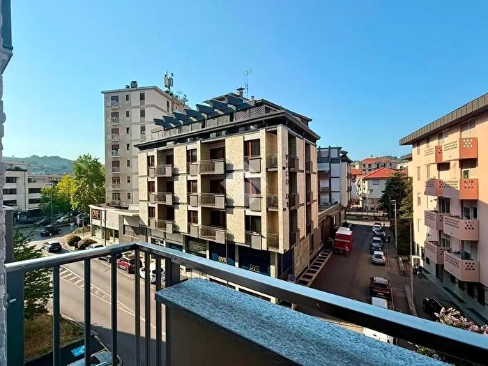 Appartamento con 5 locali in vendita in Viale Giovanni Vico, Alba