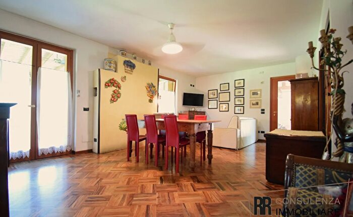 Casa con 7 locali in vendita in Via dei Peschi, Pescantina