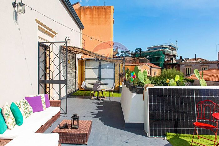 Casa con 6 locali in vendita in Via Roma, San Giovanni La Punta