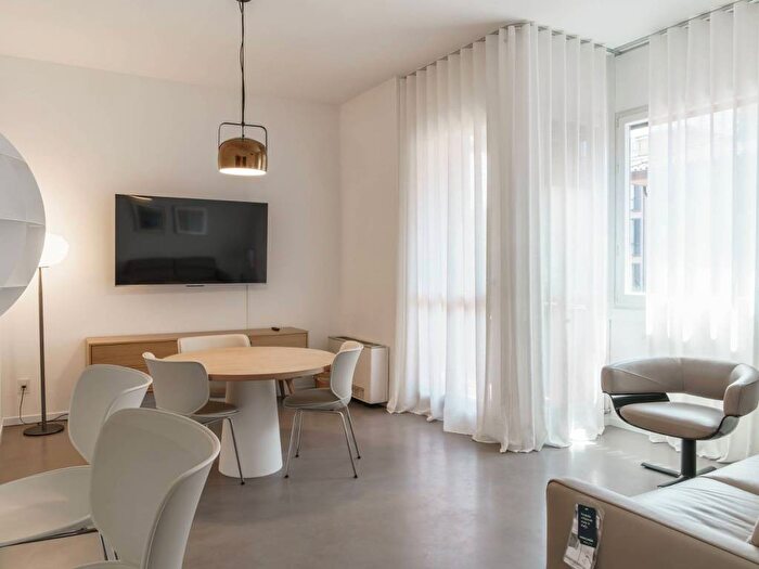 Appartamento bilocale in affitto in Piazza San Marco, Turati, Milano