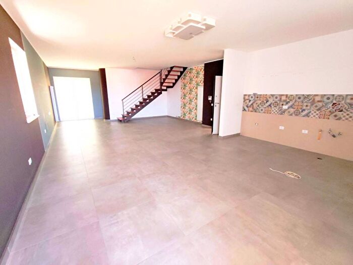 Appartamento quadrilocale in affitto in Via Giacomo Leopardi, Lusciano
