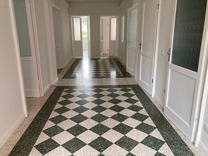 Appartamento con 6 locali in affitto in Via Zara, Adriatico, Ancona