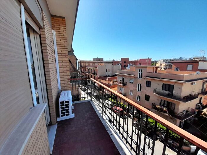Appartamento quadrilocale in affitto in Via Nicola da Guardiagrele, Giardinetti, Roma