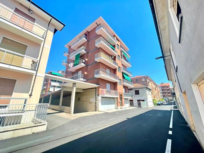Appartamento trilocale in vendita in Via Nazario Sauro, Alba