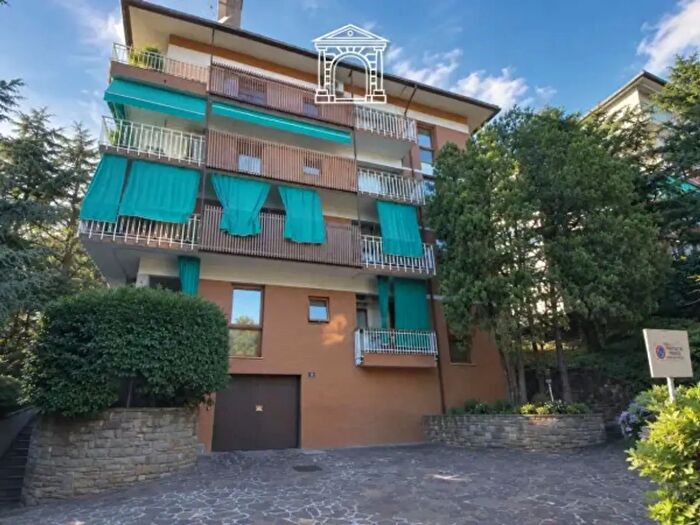 Appartamento con 5 locali in affitto in Via Tolmezzo, Trieste