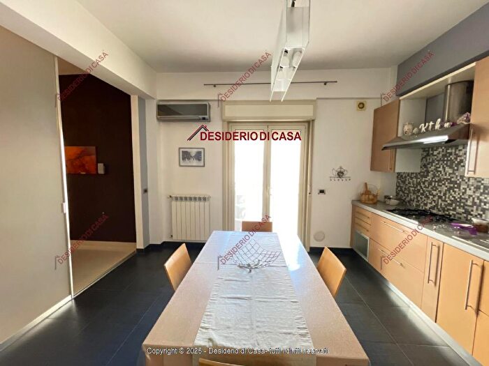 Appartamento trilocale in vendita in Via Pietro di Novo Termini Imerese, Termini Imerese