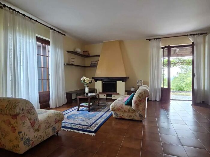 Casa con 6 locali in vendita in Costa Sidoli, Ziano Piacentino