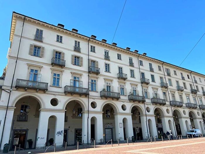 Appartamento quadrilocale in affitto in Piazza Vittorio, Via della Rocca, Torino