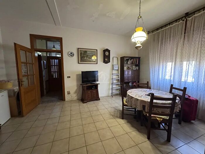 Casa con 6 locali in vendita in Suzzara